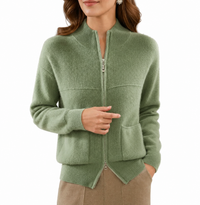 Damen Strickjacke mit Reißverschluss und aufgesetzten Taschen in Hellgrün