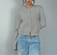 Damen Strickjacke mit Rundausschnitt Durchgehender Knopfleiste Langen Ärmeln mit Rippbündchen auf Taillenlänge in Grau