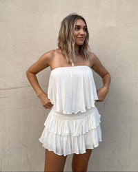 Damen Trägerloser Kurzer Jumpsuit mit Rüschenlagen und elastischem Bund in Weiß