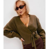 Damen Wickelstrickpullover mit V-Ausschnitt und Bindegürtel in Braun