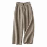 Damenhose mit hohem Bund, weitem Bein, Frontfalten und Seitentaschen in Braun