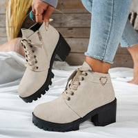 Darcy | Damen Schnür-Stiefelette mit Blockabsatz und goldener Herzschnalle in Beige