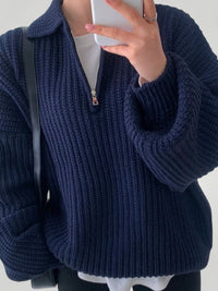 Wencke | Eleganter Damenpullover mit Gefaltetem Kragen in Dunkelblau