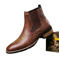 Herren-Chelsea-Boots mit bestickter Zehenpartie in Cognacbraun