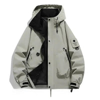 Herren Jacke mit Kapuze, Druckknopfleiste und Reißverschlusstaschen in Grün
