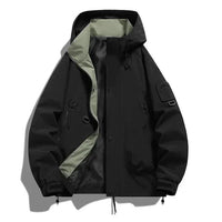 Herren Jacke mit Kapuze, Druckknopfleiste und Reißverschlusstaschen in Schwarz
