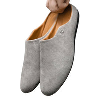 Herren-Mules aus Wildleder mit Metallnieten-Detail in Grau