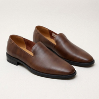 Herren-Slipper mit strukturierter Oberfläche in Braun