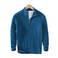 Herren Strickpullover mit Zopfmuster und Stehkragen in Blau
