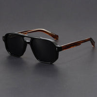 Unisex-Sonnenbrille mit Doppelsteg in quadratischer Form in Schwarz & Cognac