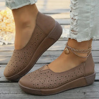 Viktoria | Damen Plateau Loafer mit Lochperforation in Braun