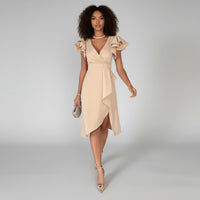 Florence | Elegantes Damen-Wickelkleid mit V-Ausschnitt und Rüschenärmeln in Champagner-Beige